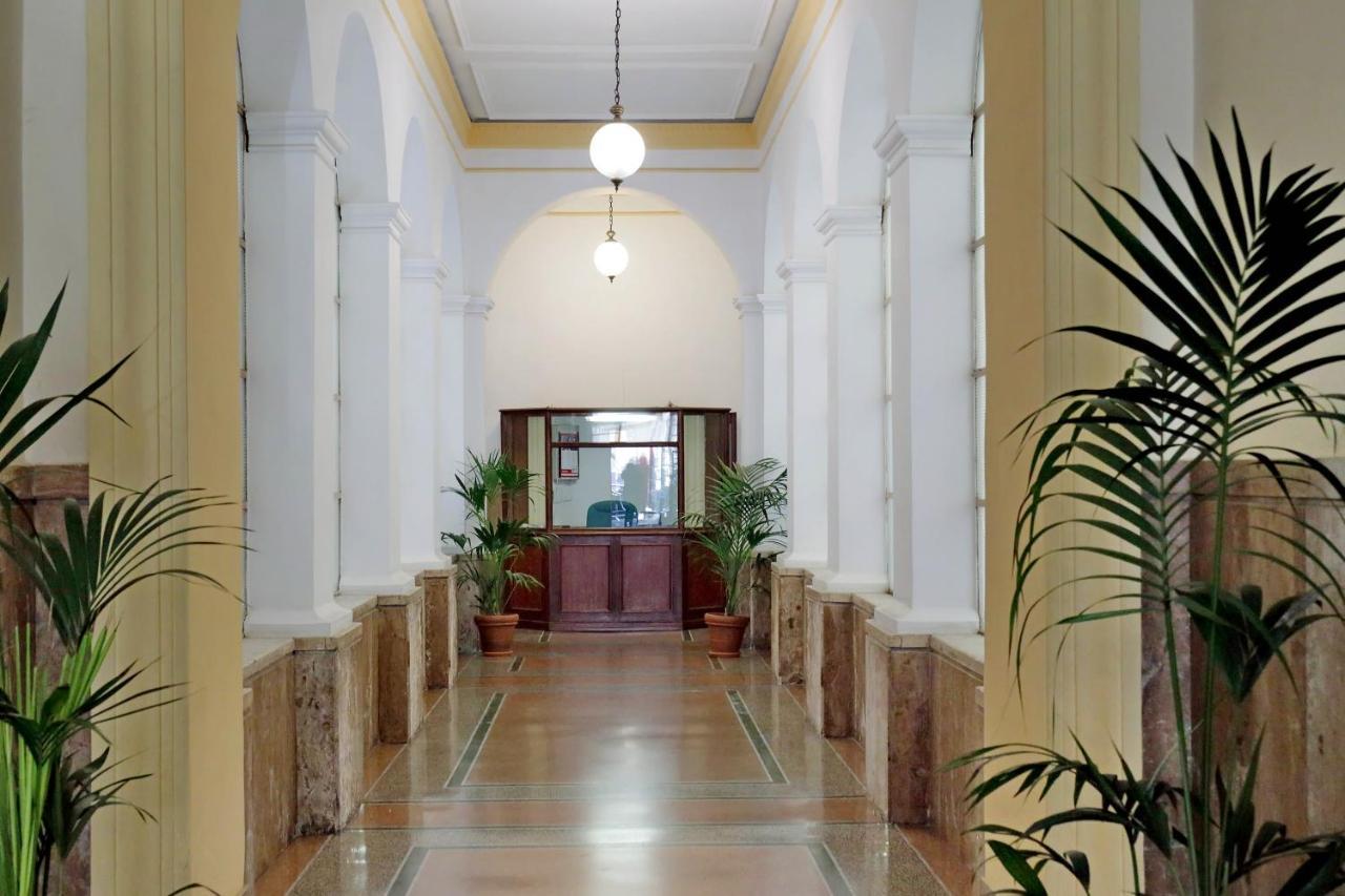 Trevi Diamond Luxury Suites & Jacuzzi Рим Экстерьер фото